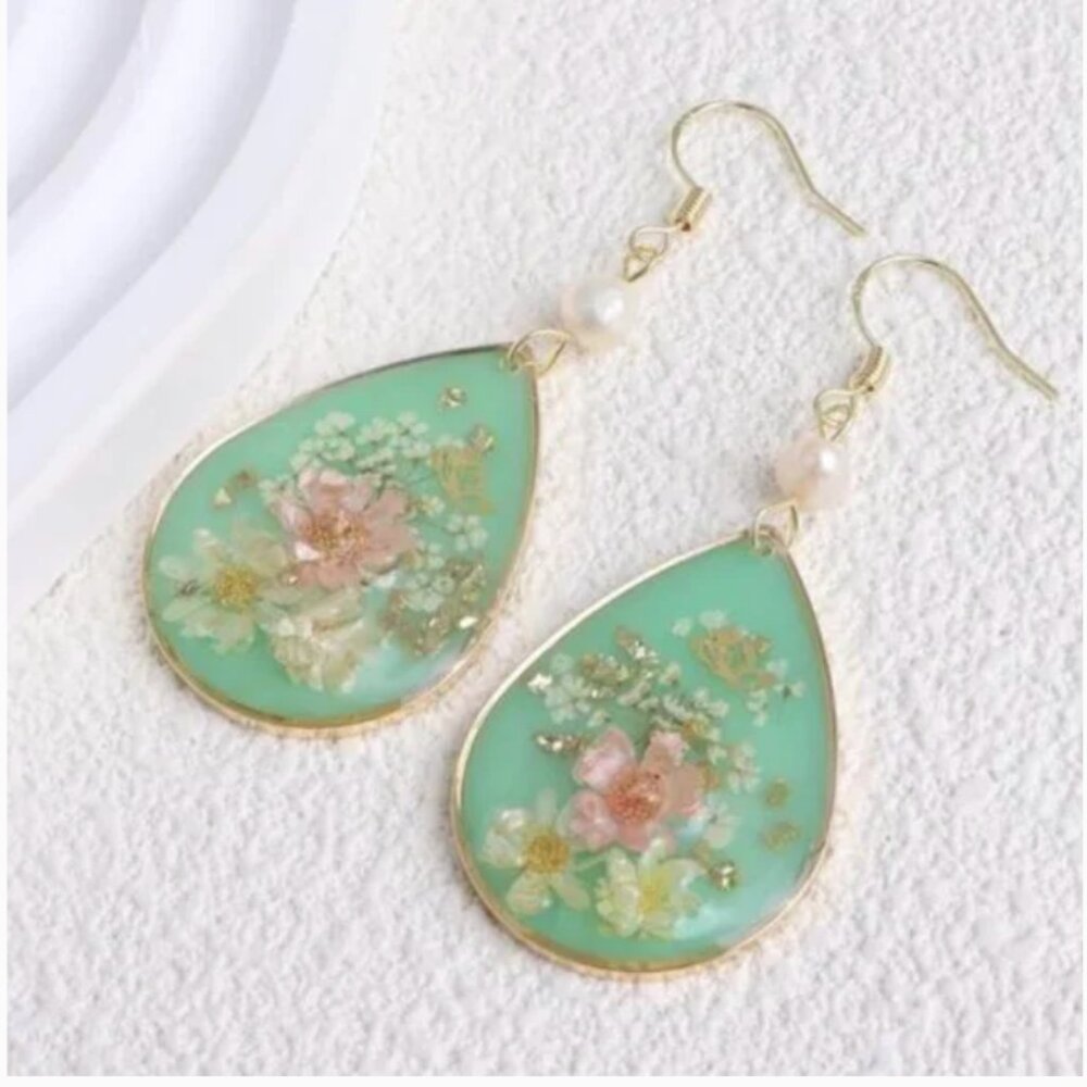 ⭐️❤️FREE Dried Flower Butterfly Tear Water Drop Hipster Classy Chic Hip Earrings